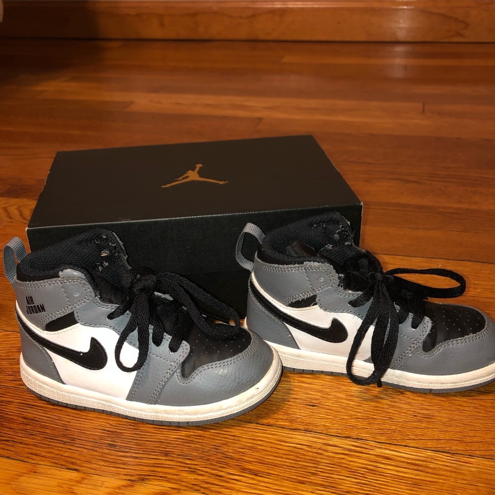 NIKE JORDAN Toddler Sneakers. Size 8.